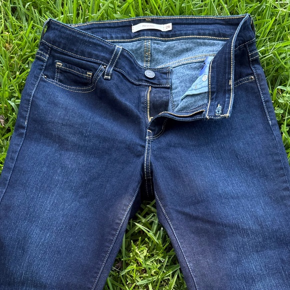 Levi's 711 Navy Skinny Jeans Size 26. Used. Excellent condition. Smoke free home - Picture 6 of 8